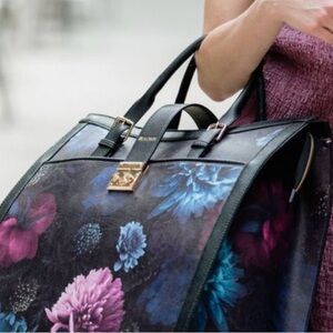 Execuluxe KINSLEY FLORAL ENTIRE ENSEMBLE, new